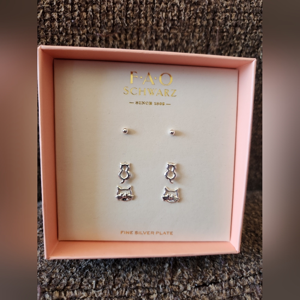 FAO Schwarz Cat Earr8mgs Set Of 2 Pairs New In Box